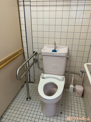 トイレリフォーム手すり追加工事のアフター画像