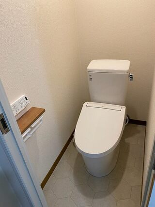 リクシル「アメージュ便器」でトイレリフォーム！排水方向も自由自在！のアフター画像