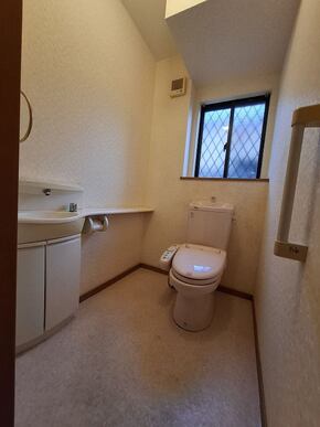 広々とした明るいトイレリフォームのビフォー画像