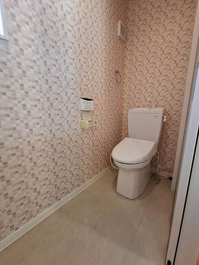 アラウーノを採用したトイレリフォームで快適さと節水を実現のビフォー画像