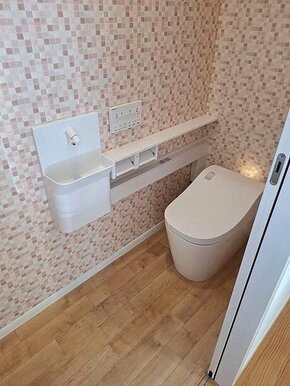 アラウーノを採用したトイレリフォームで快適さと節水を実現のアフター画像