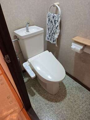 節水効果が絶大なトイレリフォームのビフォー画像