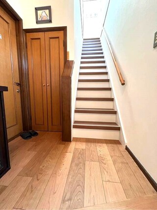 戸建ての床と階段のリフォームのアフター画像