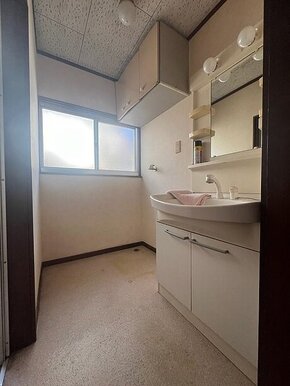 床下収納を増設した洗面所のビフォー画像