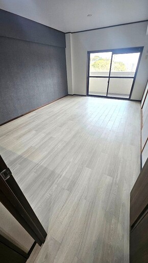 フロアタイルで明るくモダンな空間へ一新のアフター画像