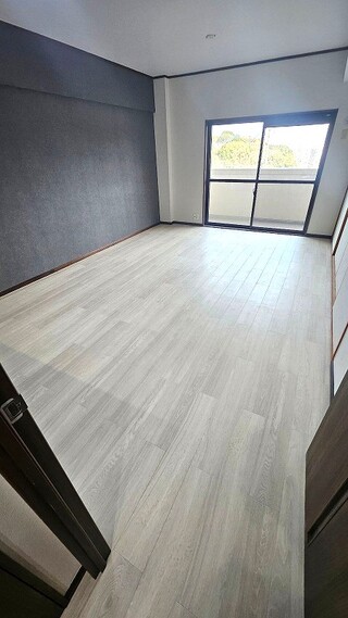 フロアタイルで明るくモダンな空間へ一新のアフター画像