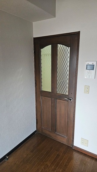 リビングドア交換で空間をスタイリッシュに一新のビフォー画像