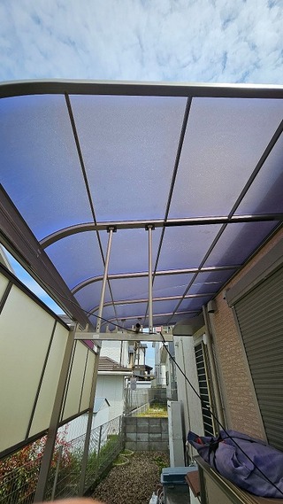 テラス屋根ポリカーボネート張替工事のビフォー画像